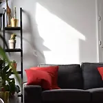2 Bedroom Flat Near Pere Lachaise