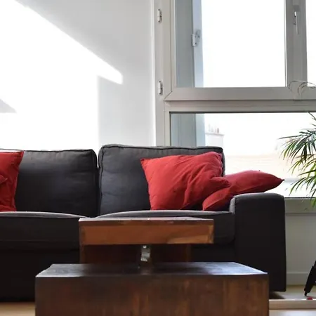 2 Bedroom Flat Near Pere Lachaise * Parigi