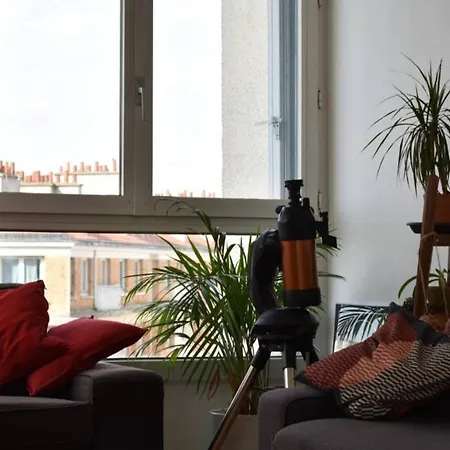 2 Bedroom Flat Near Pere Lachaise * Parigi