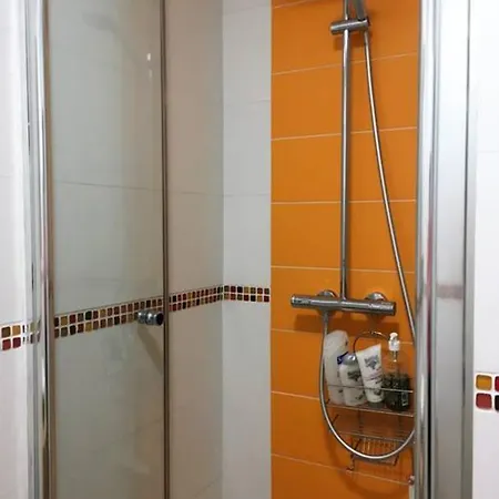 2 Bedroom Flat Near Pere Lachaise * Parigi