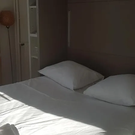 2 Bedroom Flat Near Pere Lachaise