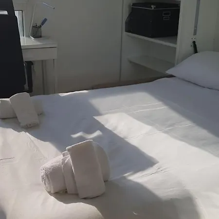 2 Bedroom Flat Near Pere Lachaise Appartamento *